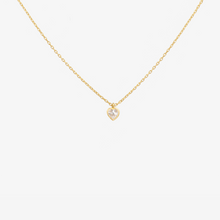 Charger l&#39;image dans la visionneuse de la galerie, collier petit coeur en or jaune 18 carats et diamant taillé face
