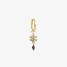 Load image into Gallery viewer, mini boucle d&#39;oreilles miniflower 2 or jaune 18 carats émeraude diamants et saphir bleu face
