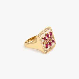 Bague Rita 3 rose or jaune, émail, saphirs, rubis et diamants profil